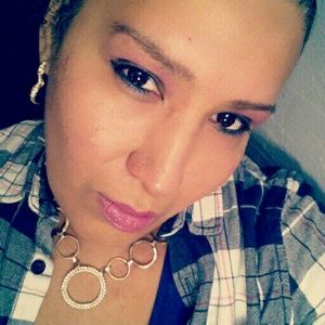 Meet your Posher, Claudia